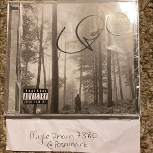 1 Autographed Taylor Swift’s 8th album folklore